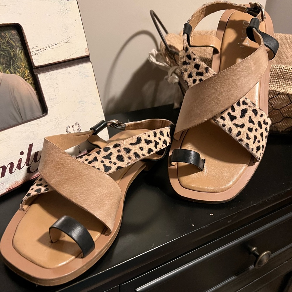 Sandals, cheetah print. Women’s size 8.5. Like new, dressy or casual.